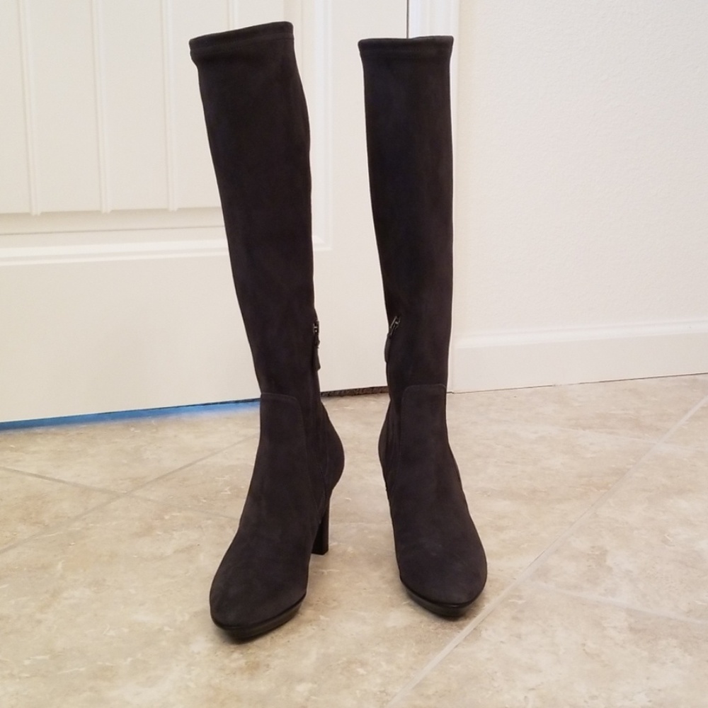 Aquatalia boots in Anthracite color size 6.5